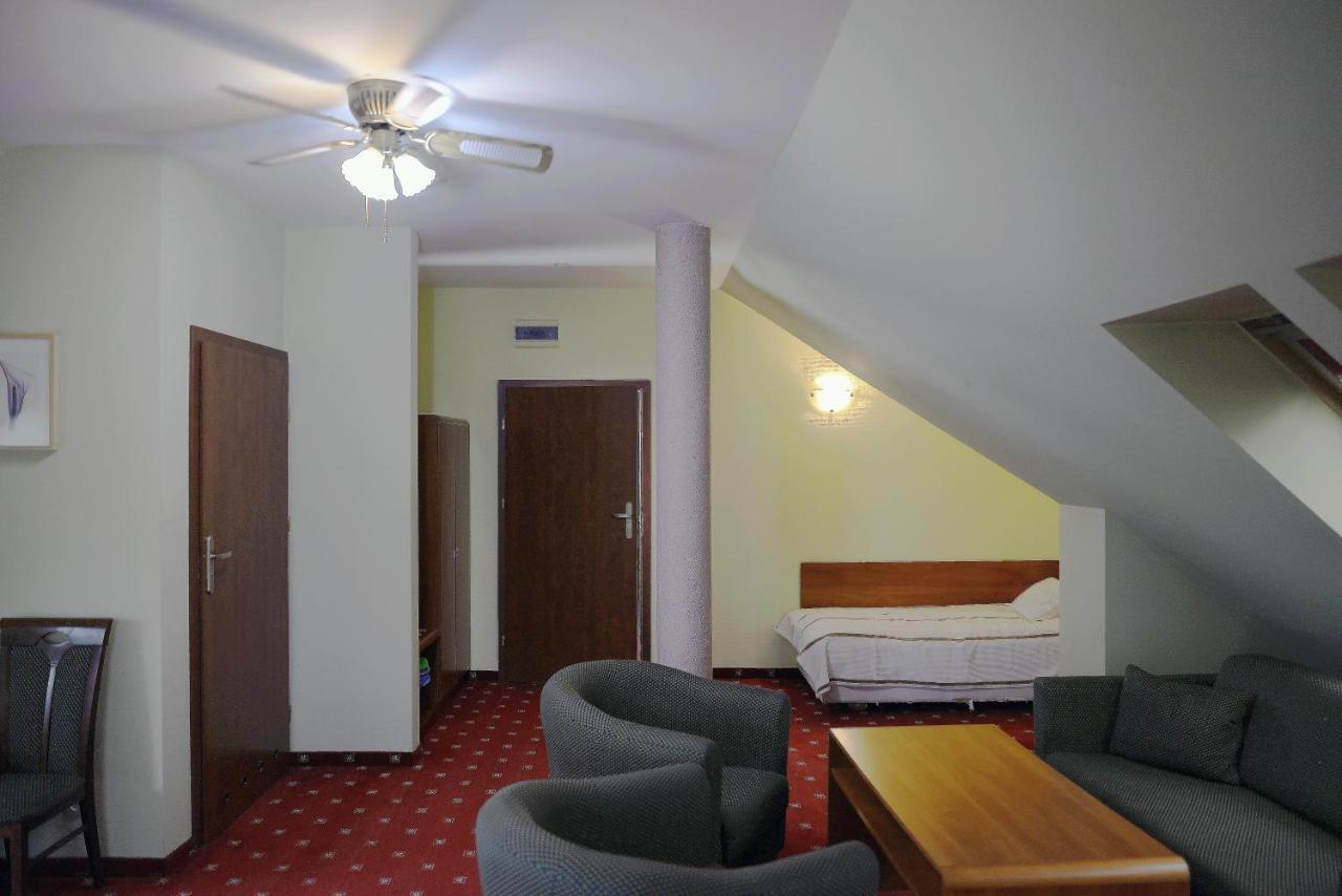 Gosciniec Czarci Mlyn Bed & Breakfast Będzin Eksteriør bilde