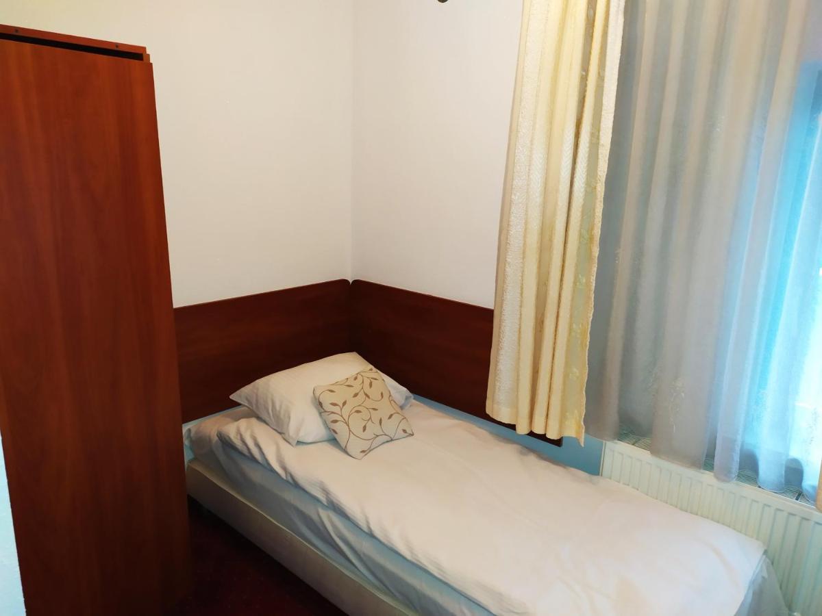 Gosciniec Czarci Mlyn Bed & Breakfast Będzin Eksteriør bilde